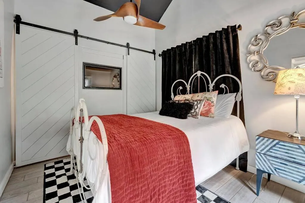 The Modern Bungalow At Mimosa Memphis
