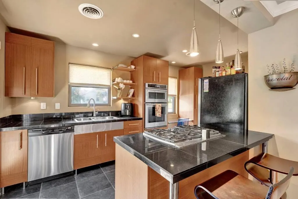 The Modern Bungalow At Mimosa Memphis